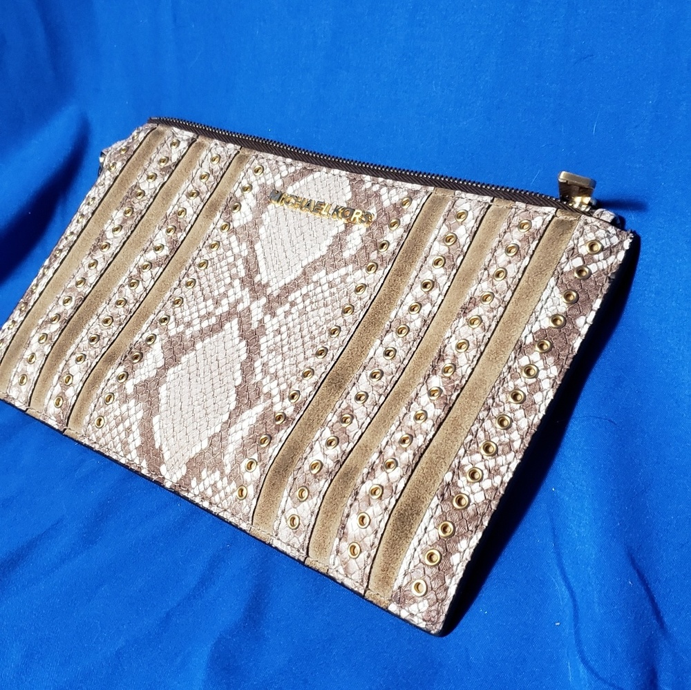 NWT Michael Kors Lg Zip Clutch